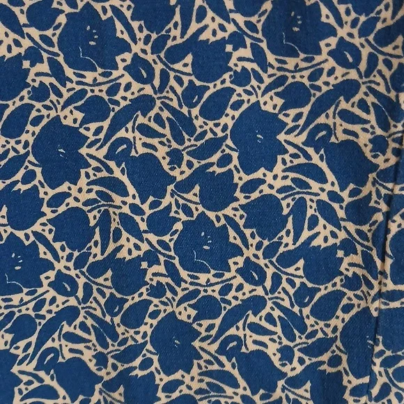 Old Navy Blue Floral Chino Bermuda Shorts - Women’s Size 2 Regular - Picture 4 of 12